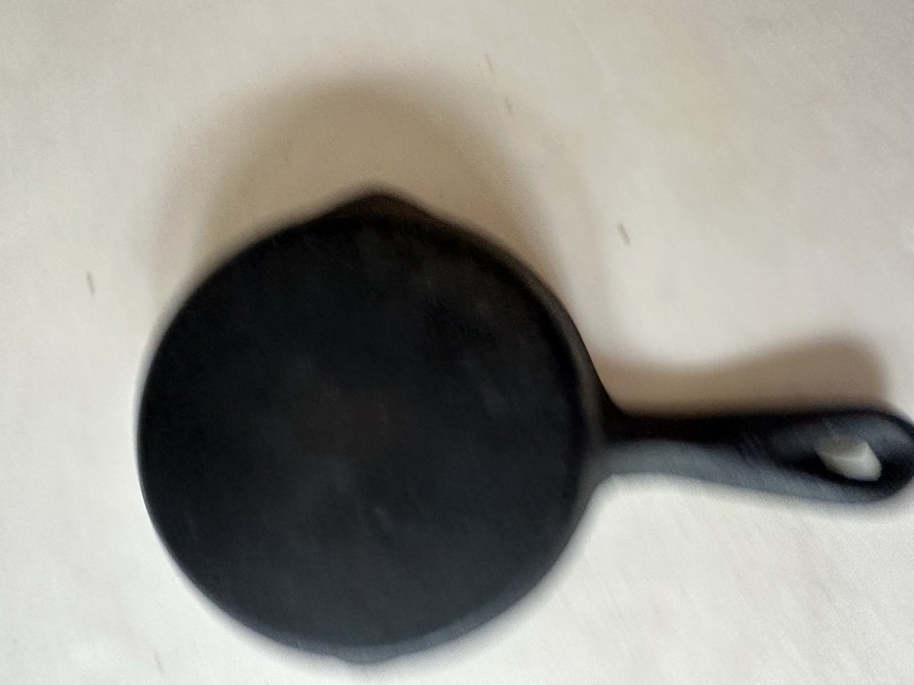 Vintage Harlingen Hardware Texas Cast Iron Skillet Ashtray (4)