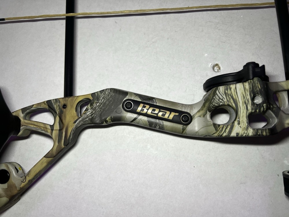 Bear Archery Limitless RTH Compound Bow ** Missing String**