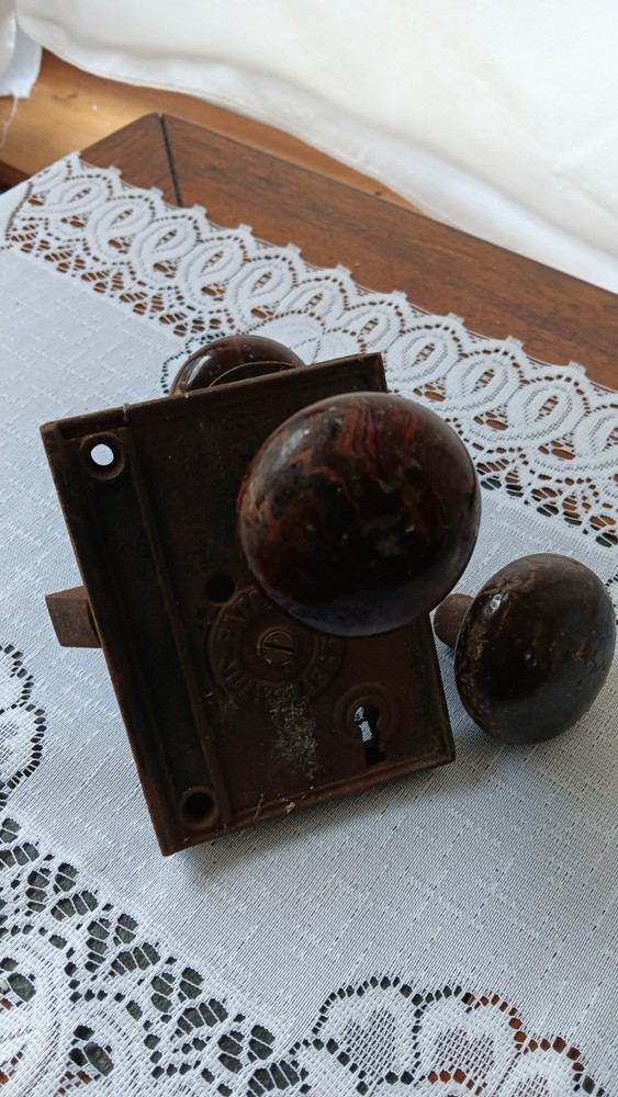 Vintage Norwalk Door Lock Set "Bennington"? Knobs