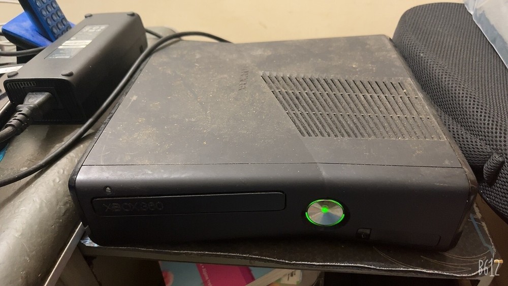 Xbox 360 S BUNDLE ~ Model 1439 ~ FULLY TESTED ~ 250GB STORAGE