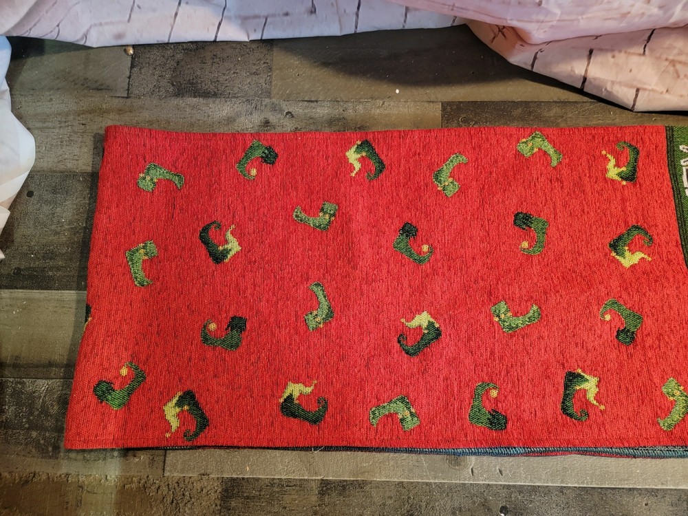 Table runner Elves on duty xmas decor