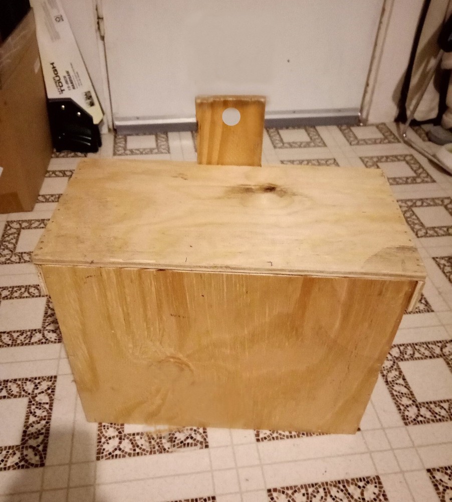 HONEYBEE SWARM TRAP BOX WITH FRAMES