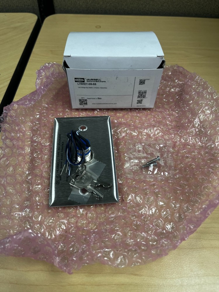 HUBBELL # LVSKEY-3M-SS LOW VOLTAGE HEAVY DUTY KEY SWITCH, New Open Box.