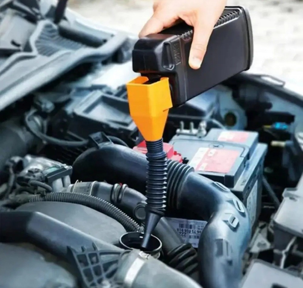 LIGHT AND FLEXIBLE PORTABLE MULTI-FUNCTIONAL CAR OIL POUR FUNNEL