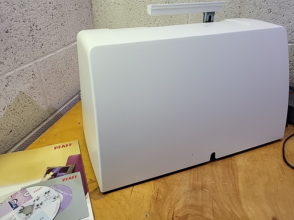 Pfaff Quilt Expression 4.0 Sewing Machine With IDT- Working , Clean+ Extras.