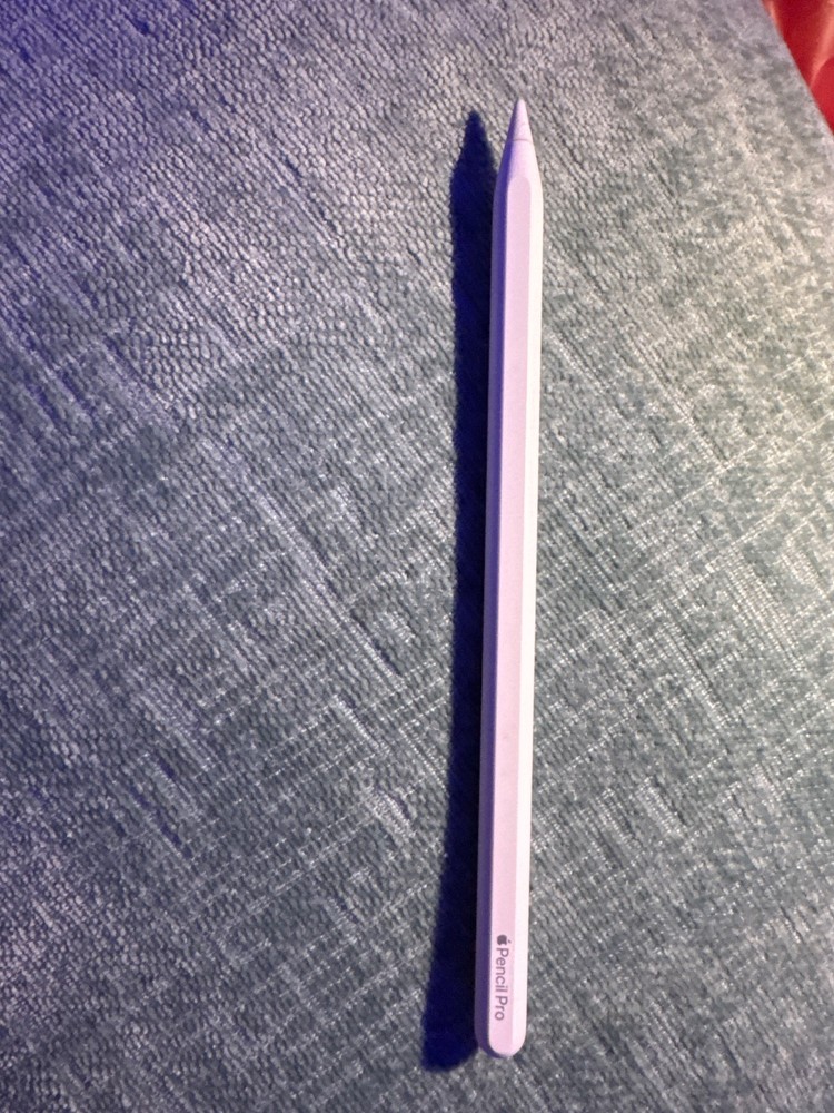 apple pencil pro white new condition tip is a little messed up works good