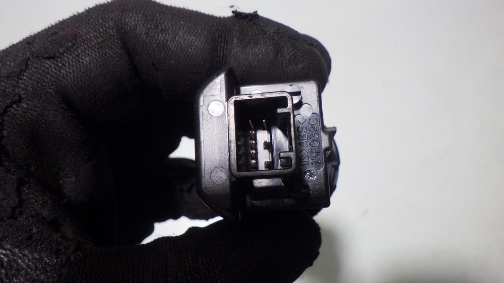 17 TOYOTA PRIUS Ignition W/Key