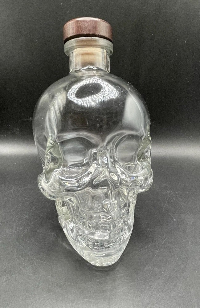 Dan Akroyd Crystal Head Vodka Clear Glass Skull Empty Bottle Decanter 750ml Box