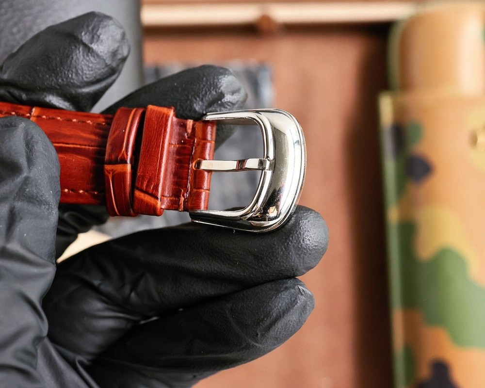 Franck Muller men's watch with quartz movement and red dial