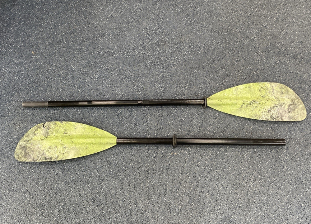 Carlisle Predator Angler 2pc. Kayak Paddle Pre-owned Free Shipping