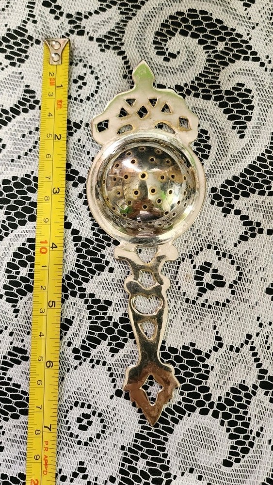 👌VINTAGE FILIGREE CROWN STYLE SILVERPLATED OVERCUP TEA DEFUSER/STRAINER 🍵