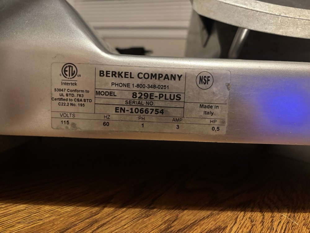Berkel 829E-PLUS 1/2 HP Gravity Feed Meat Slicer, 14" Blade