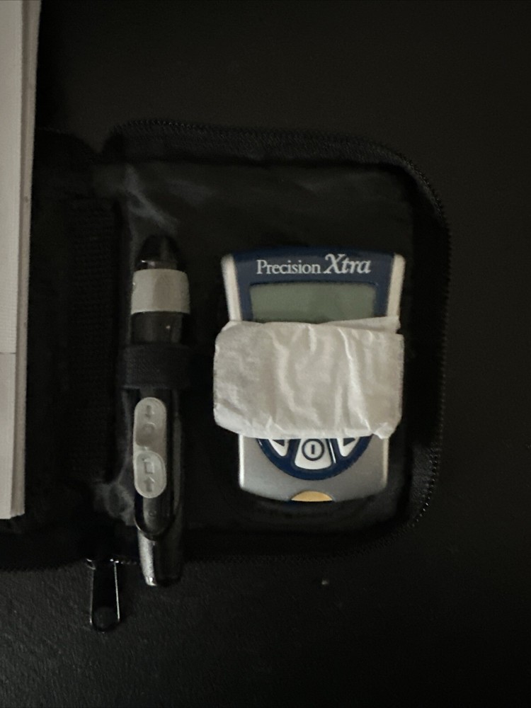 Precision XTRA Blood Glucose Meter + Carrying Case & Lancing Device ABBOTT