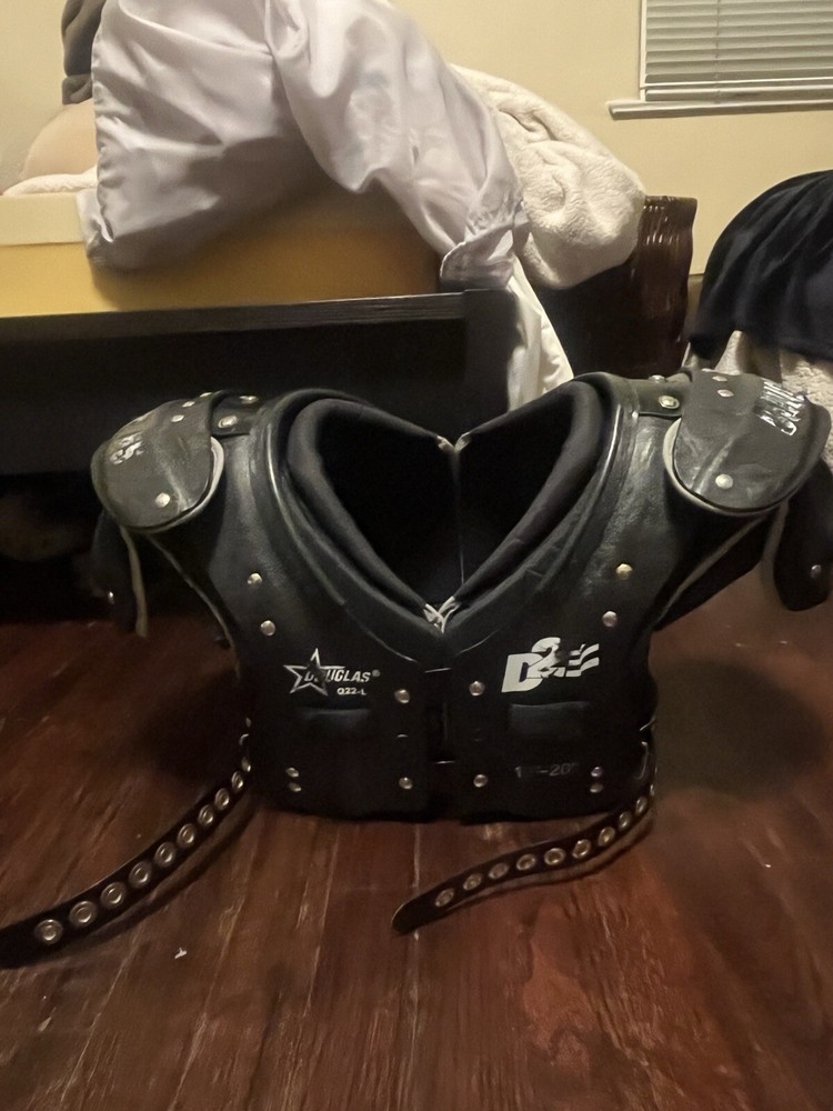 Douglas Q22-M D2 Football Shoulder Pads Large 19" -20" Black