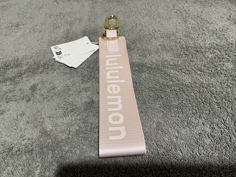 LULULEMON NEVER LOST KEYCHAIN BLISSFUL PINK/ LIGHT IVORY NWT!