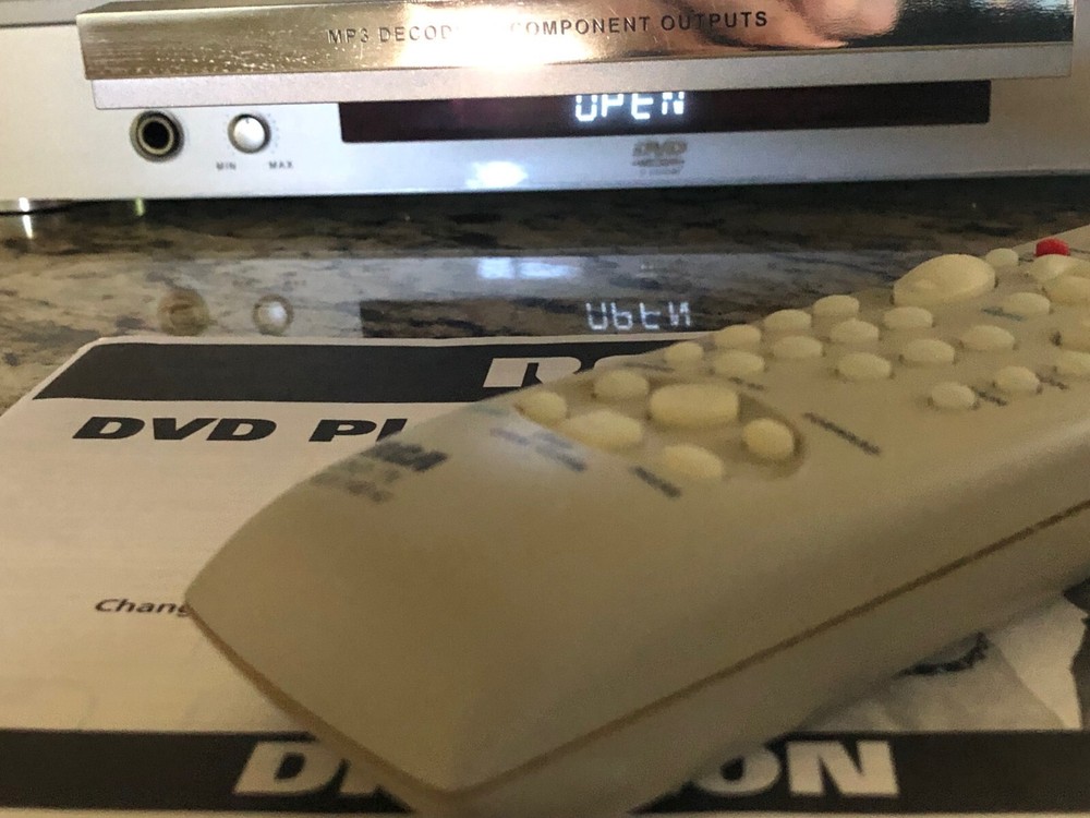 RCA Digital Disc Video Player Model DRC220N