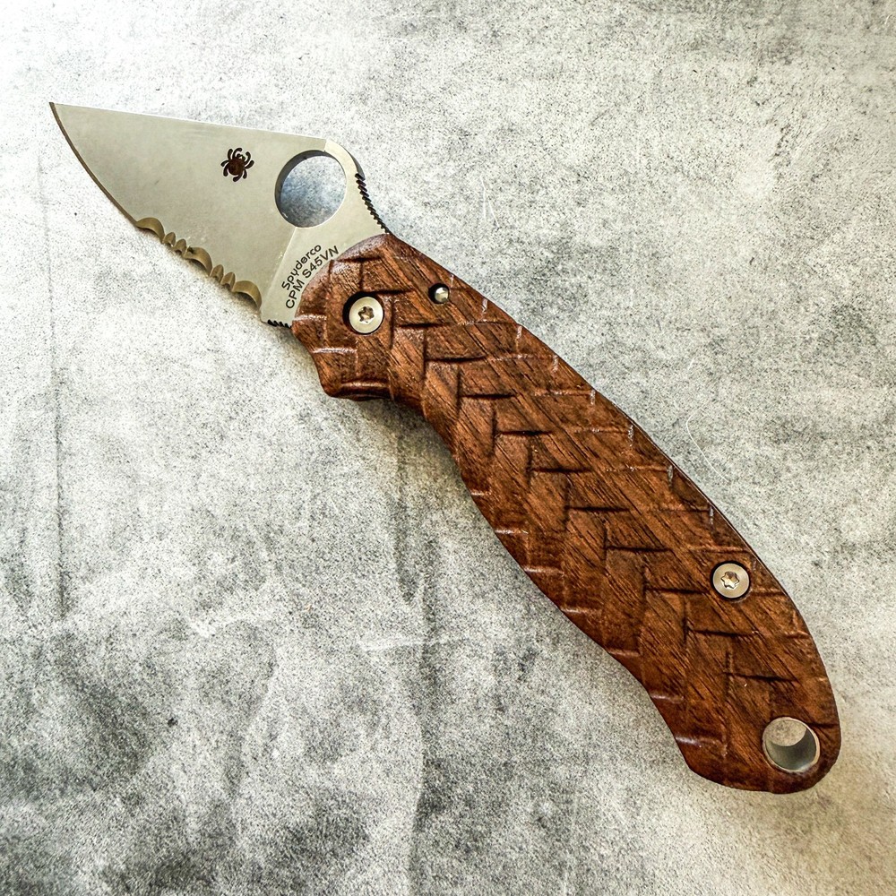 Nobleweave walnut scales for Spyderco Paramilitary 3