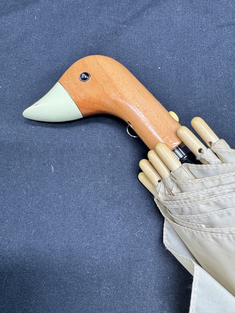 RAINES Umbrella Womens One Size Beige Duck Head Handle Compact Folding Auto