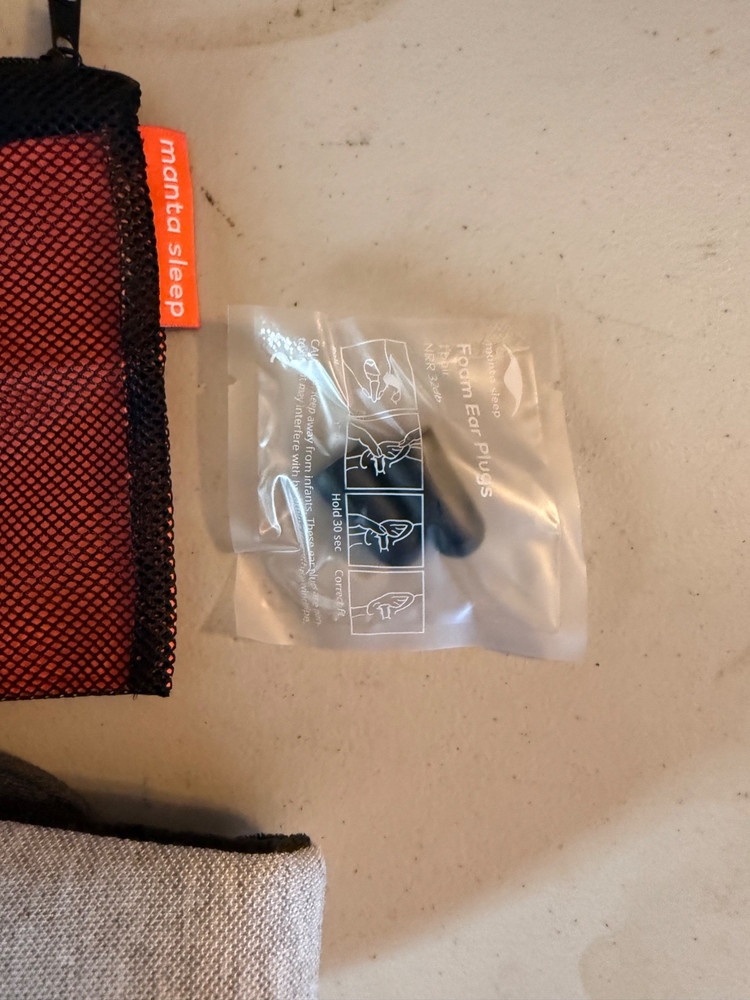 Manta Sleep Mask 100% Light Blocking Mask Zero Eye Pressure Adj. Open Box. NEW