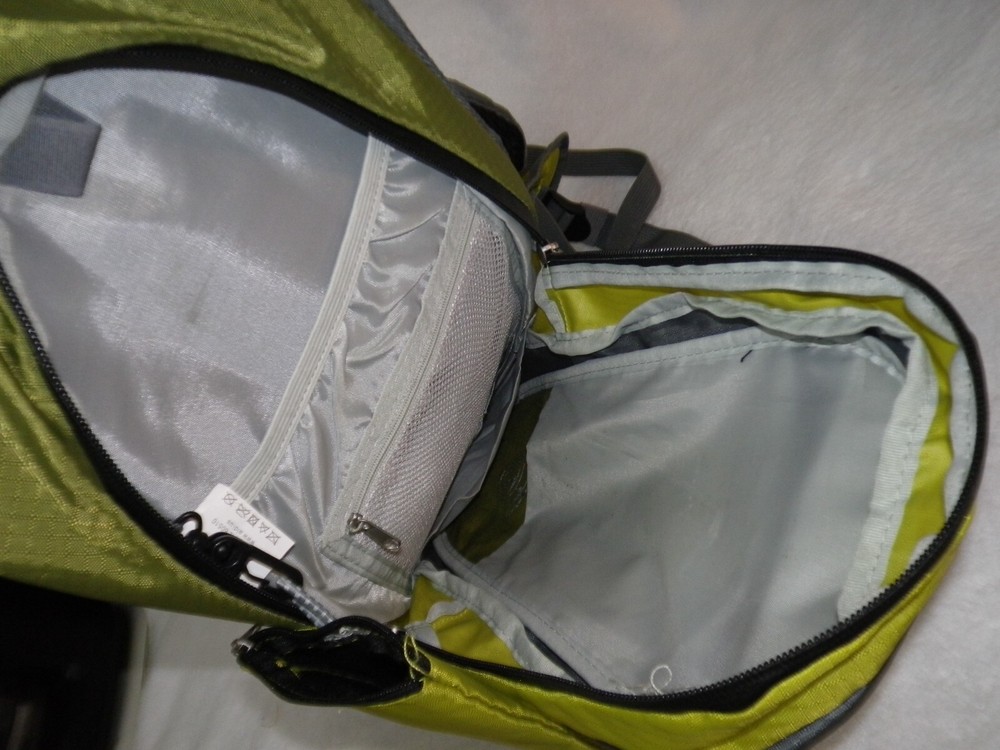 CRANE AUTHENTIC TWO TONE GREEN WALKING HIKING Backpack PADDED BACK 92070