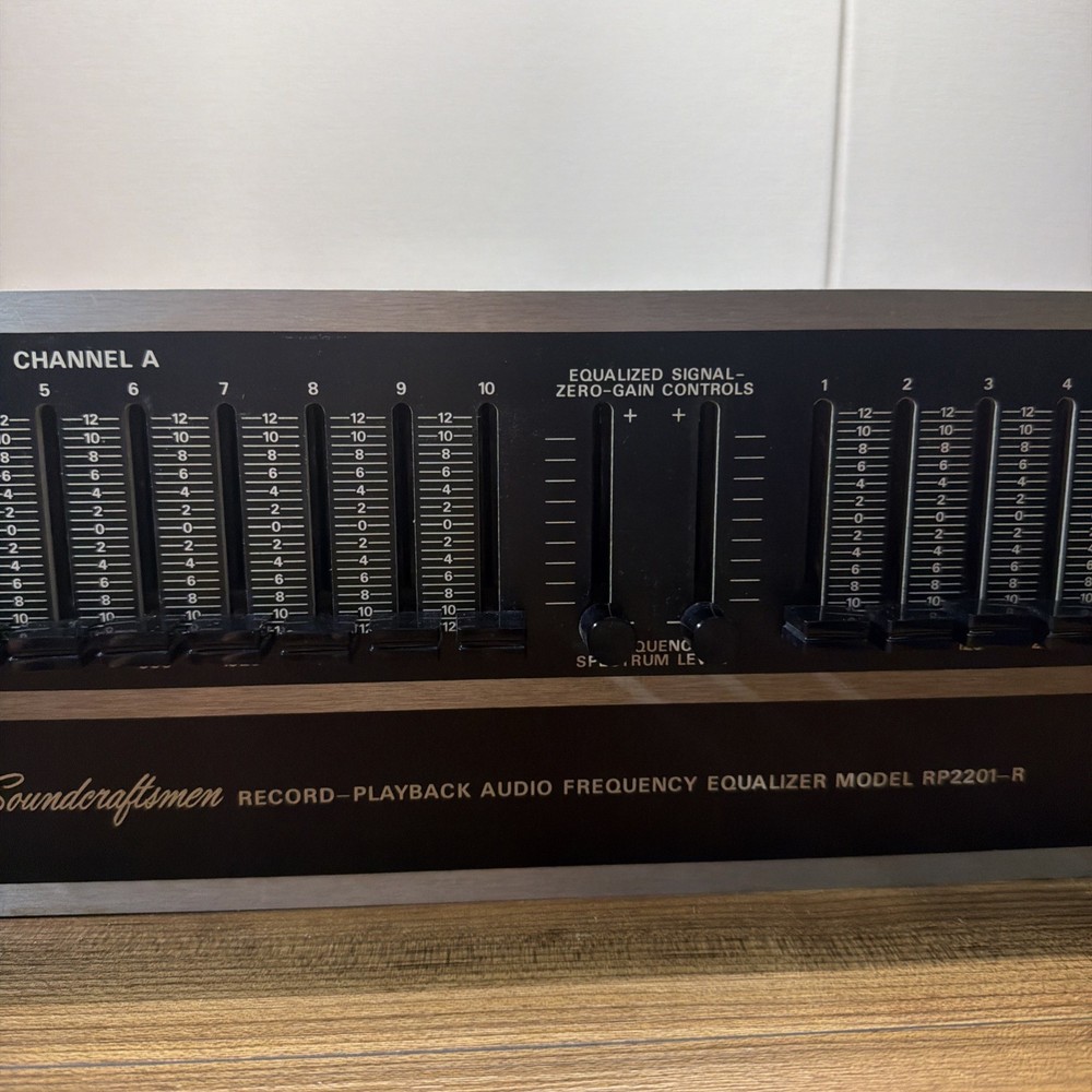 Soundcraftsmen RP2201-R Record-Playback Audio Frequency Equalizer Powers On