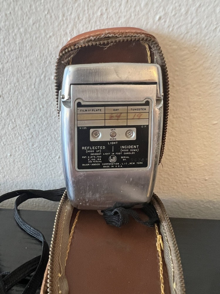 Dejur Dual Professional Hand-Held Camera Light / Exposure Meter - Untested