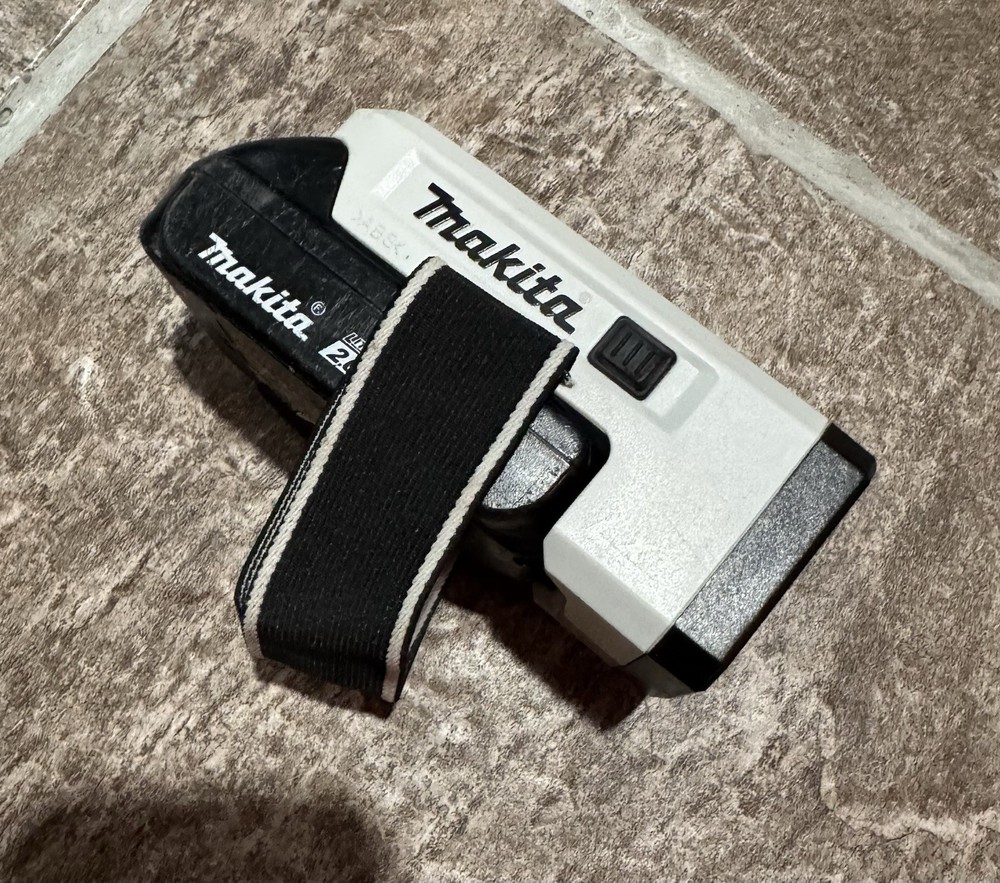 Makita 18V Lxt Compact Led Flashlight (with Battery Include)