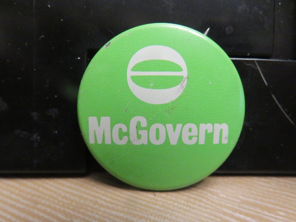 GEORGE McGOVERN  PINBACK (Green)