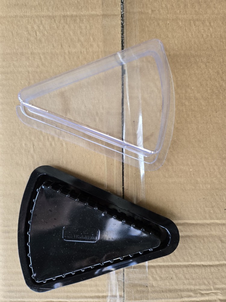 600 pcs Plastic Cake Slice Containers (Black Base + Clear Lid)