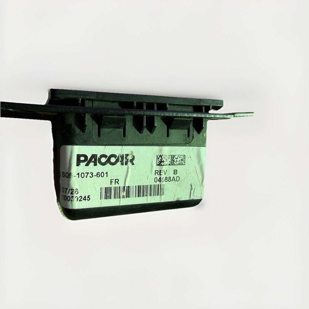 PACCAR Switch Panel S06-1073-601 with Three Switches