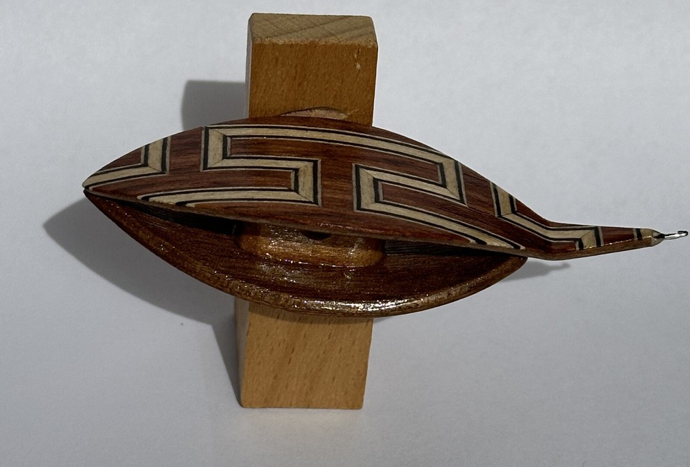 Tatting shuttle with Greek pattern inlay 0.75 hook 3" long