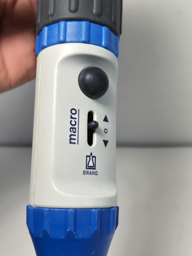 Macro Pipette Supplies Controller blue Brandtech