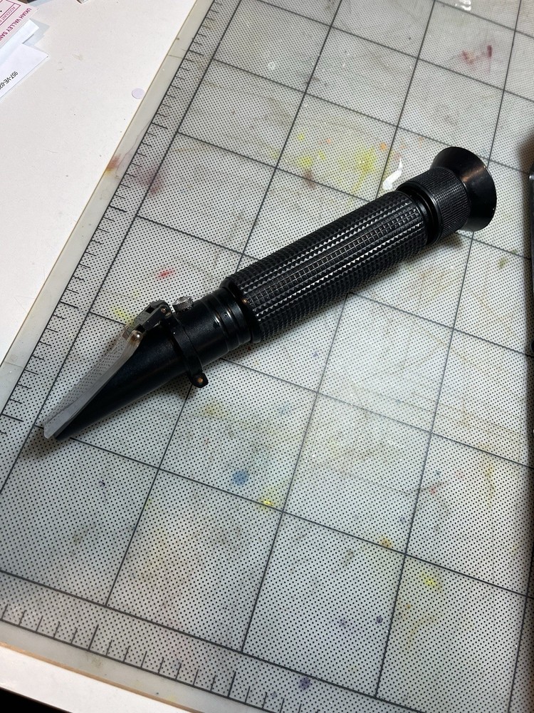 Milwaukee 0-100% Salinity REFRACTOMETER Mr100atc