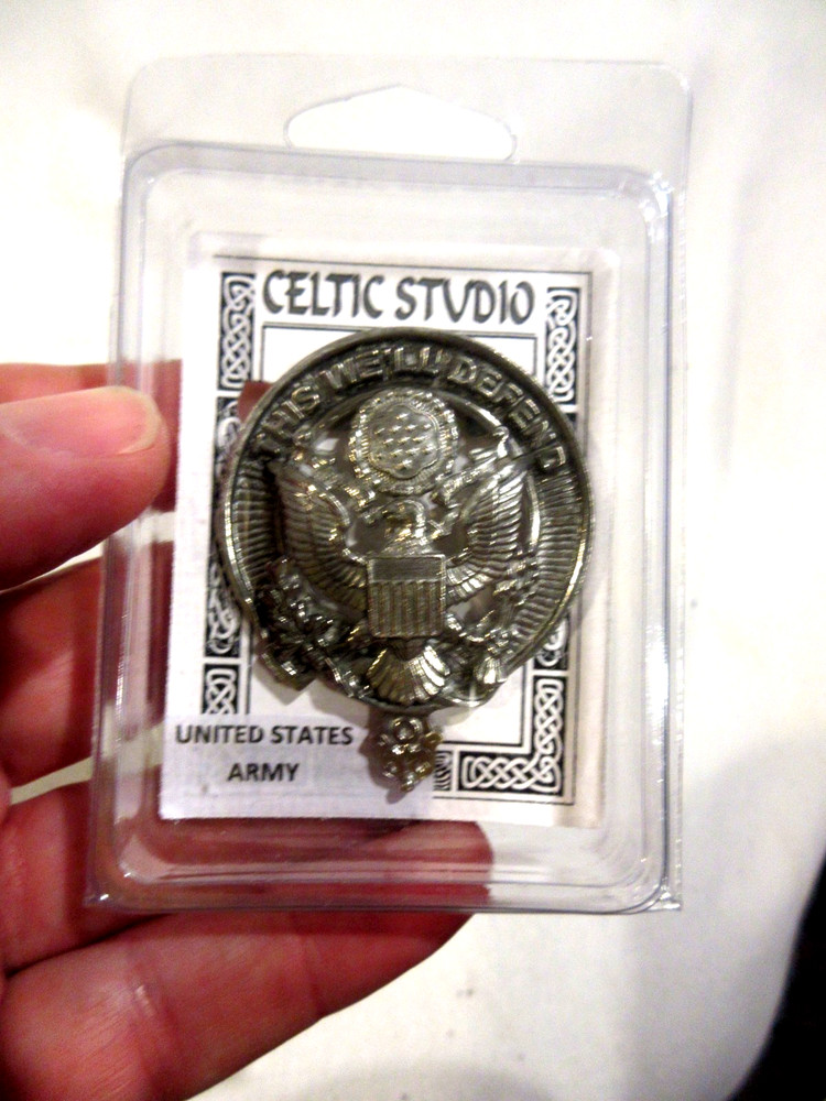 Celtic Studio US Army Pin w/Case