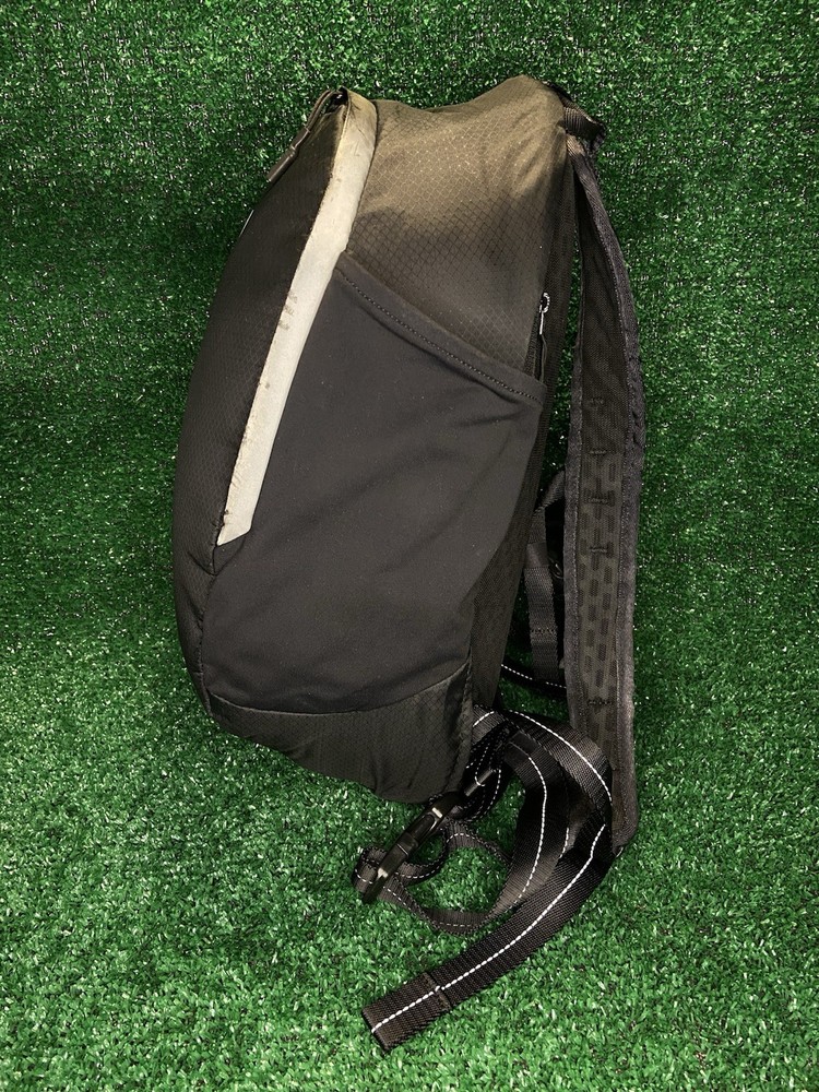 Lululemon Fast Free Reflective Backpack/Hydration Bag - 13L - Black.