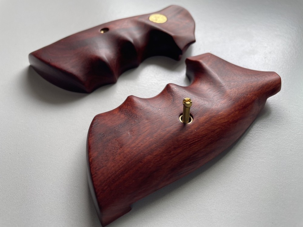 GORGEOUS GRIP FOR COLT PYTHON (I, E FRAME) SMOOTH PADAUK HARDWOOD OPEN BACK