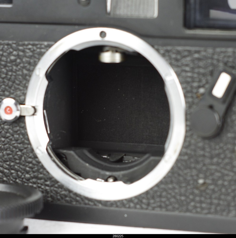 Leica M5 Black 3 Lug Mint- w/ Orginal boxed