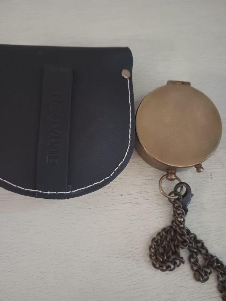 NEOVIVID Engraved Brass Compas With Leather Case