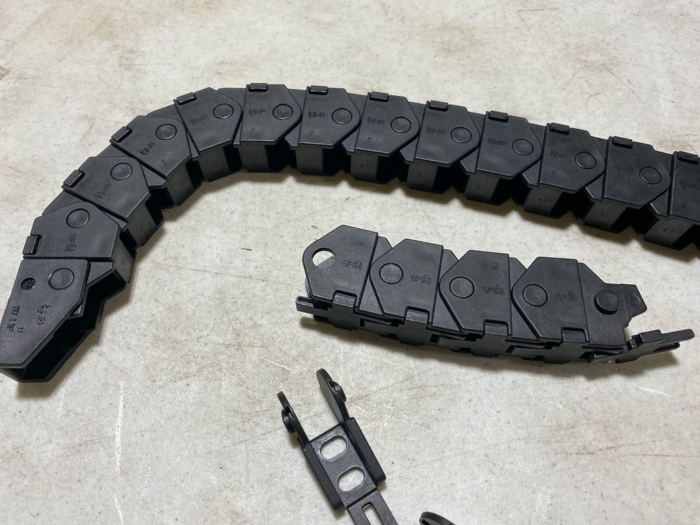igus Plastic E-Chain Cable Carrier E-Z Chain Approx 24" Long + extras