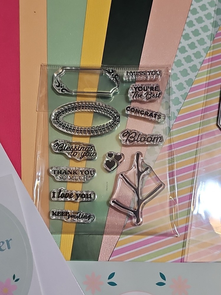 Tonic Studios Craft Kit #49 Flower Power Gift Box