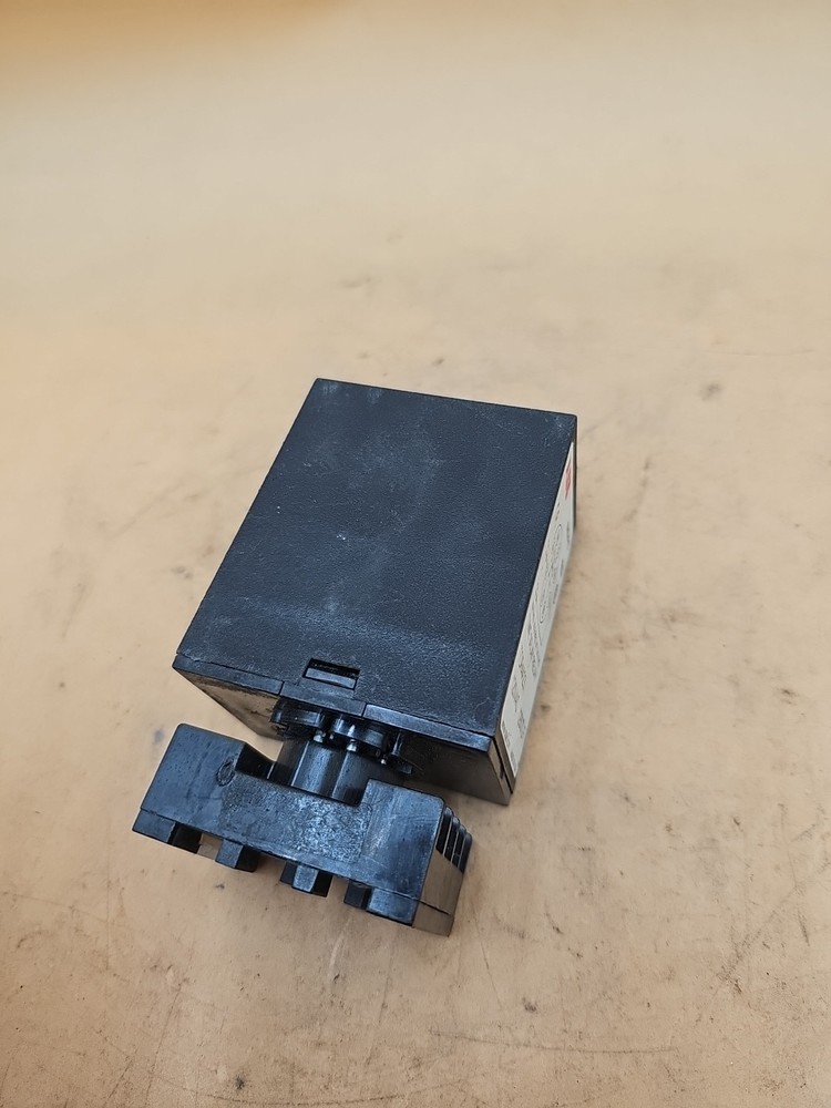 ABB SSAC TDR4A23 Time Delay Relay. 120VAC