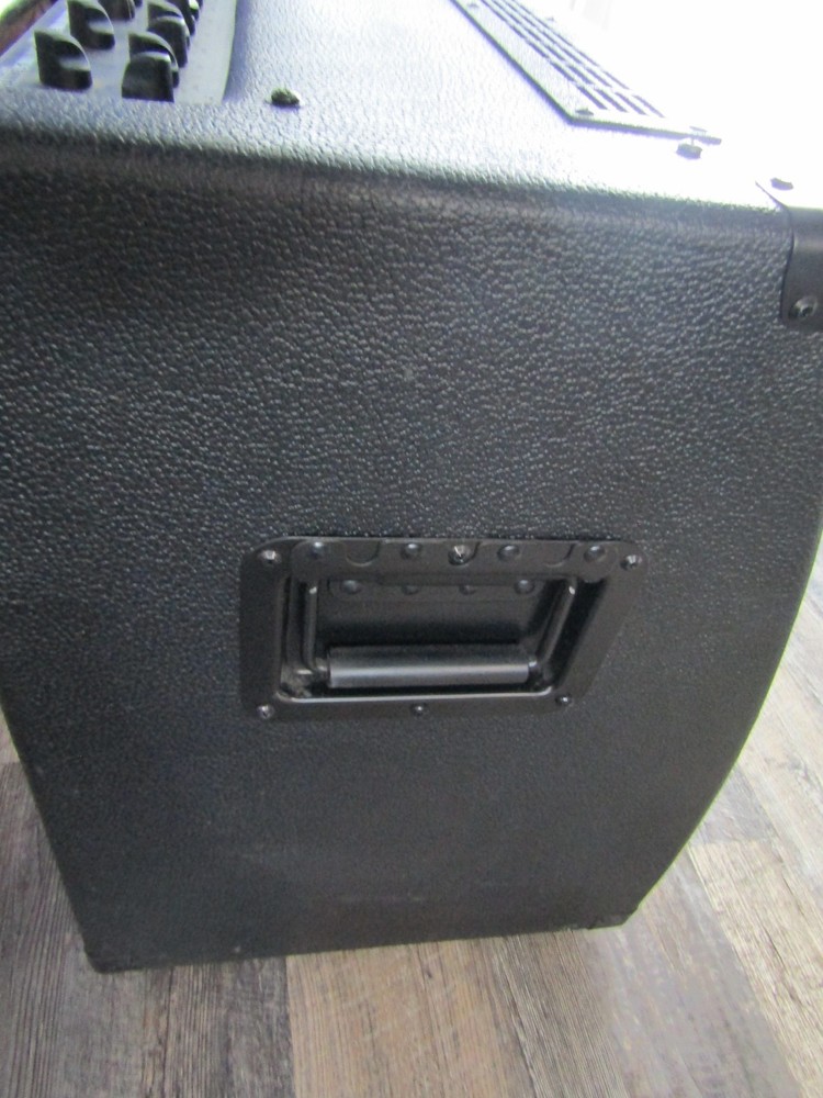 PEAVEY KB4 AMPLIFIER