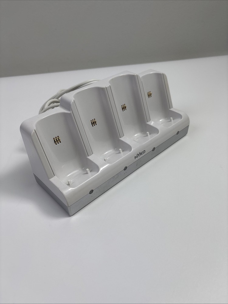 Wii Nyko Controller Charge Station Quad 87060-A50 White Dock 4 Controller
