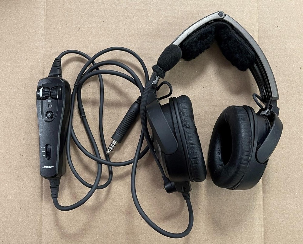 BOSE A20 AVIATION HEADSET NON-BLUETOOTH- USED.
