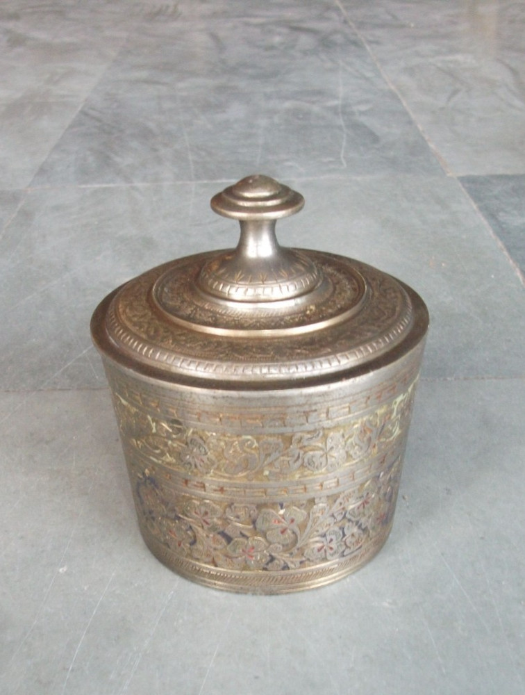 Vintage Fine Brass Inlay Engraved Solid Heavy Lacquer Work Box, Nice Patina