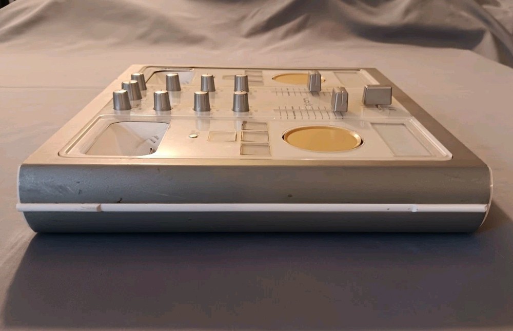 Numark IDJ Dual iPod Turntable Mixing Console