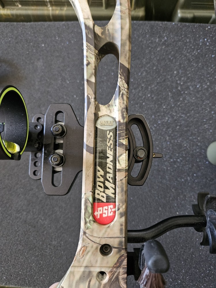 PSE Bow Madness Compound Bow RH 70# Max 25-30" Draw
