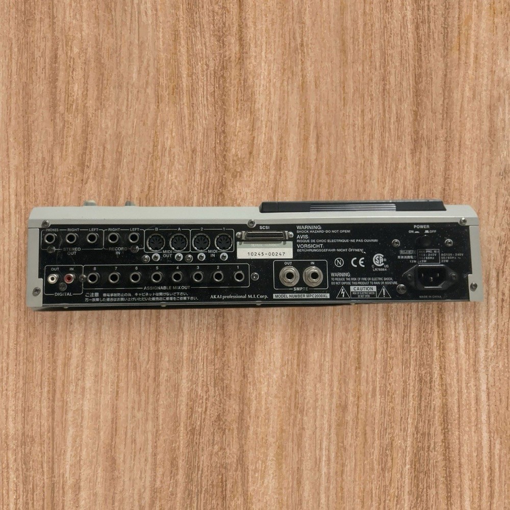 Akai MPC 2000XL