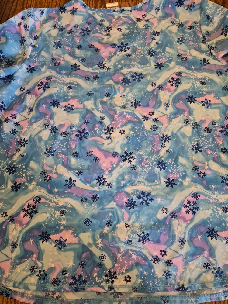 Scrubstar Snowflake Scrub Top Xl!! EUC!! Multicolored