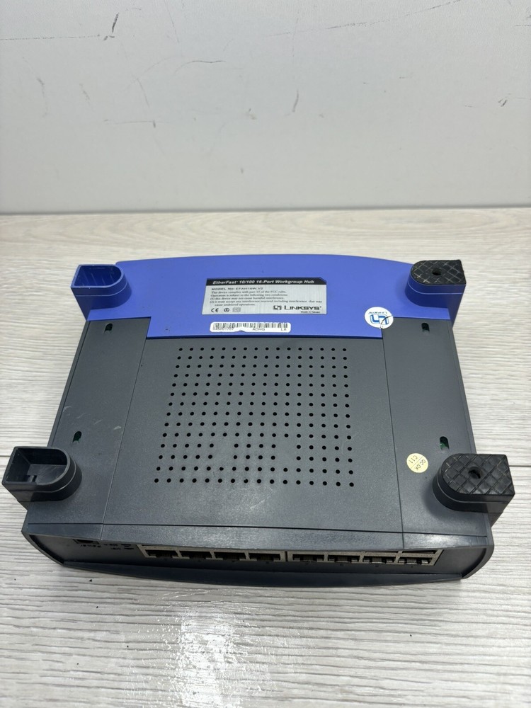 LINKSYS EFAH16W EtherFast 10/100 16-Port Workgroup Hub